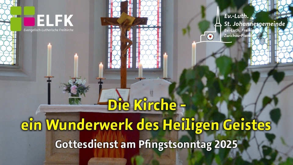 Blick auf den zu Pfingsten geschmückten Altar der St. Johanneskirche in Zwickau-Planitz.