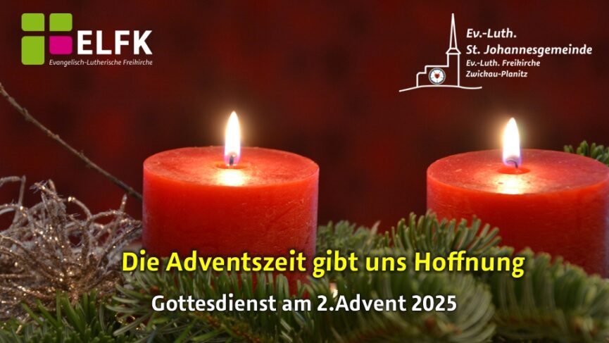 zwei rote Adventskerzen auf einem Kranz